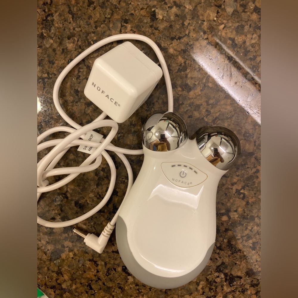 NuFace Mini with Charger